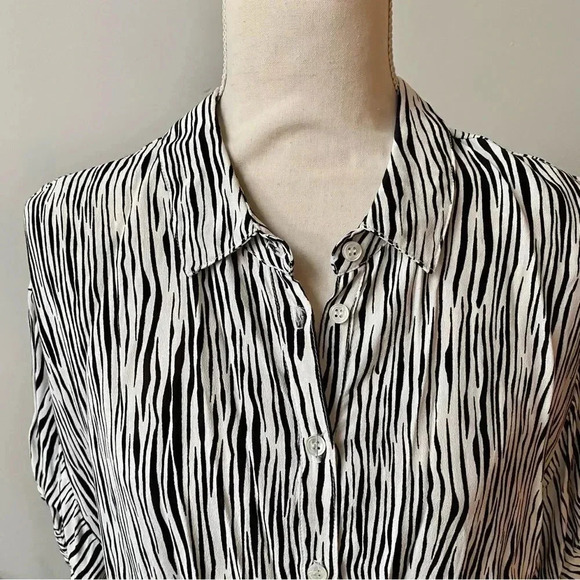 Three Dots Zebra Print Tie Front Blouse Large Black White Button Down - Picture 6 of 15